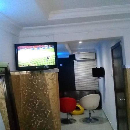 Theodawn Hotels @ Suite 29 Ikeja Kültér fotó