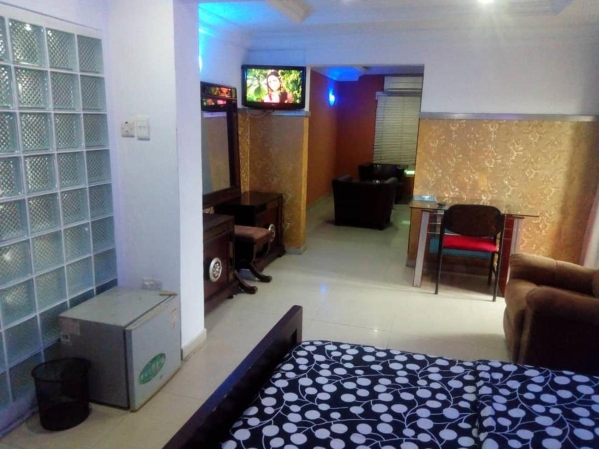 Theodawn Hotels @ Suite 29 Ikeja Kültér fotó