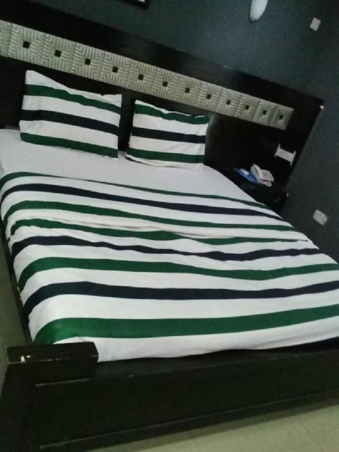 Theodawn Hotels @ Suite 29 Ikeja Kültér fotó