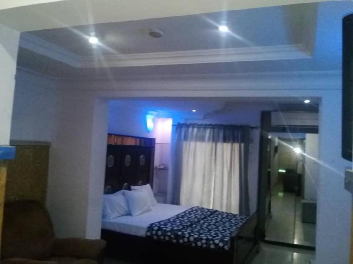 Theodawn Hotels @ Suite 29 Ikeja Kültér fotó