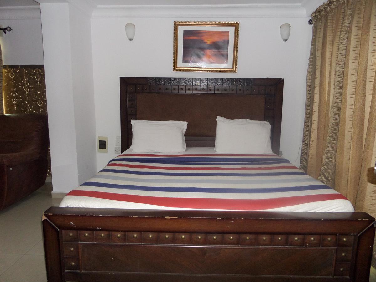 Theodawn Hotels @ Suite 29 Ikeja Kültér fotó