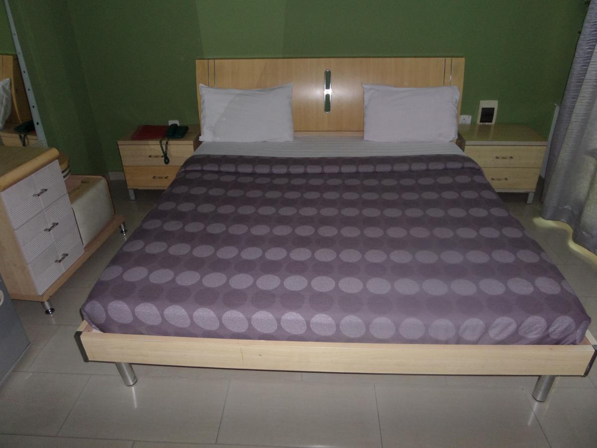 Theodawn Hotels @ Suite 29 Ikeja Kültér fotó
