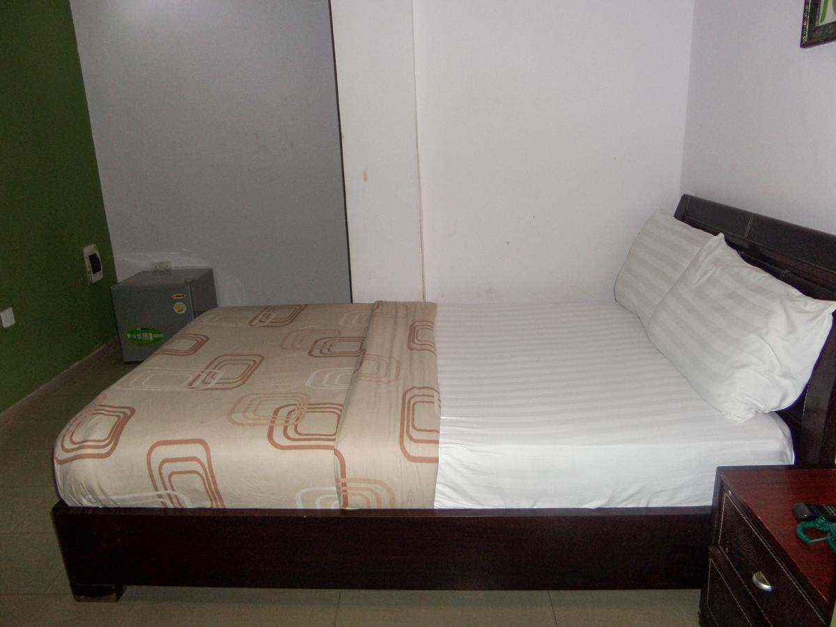 Theodawn Hotels @ Suite 29 Ikeja Kültér fotó