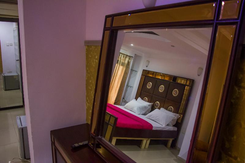 Theodawn Hotels @ Suite 29 Ikeja Kültér fotó