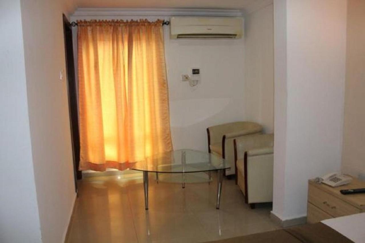 Theodawn Hotels @ Suite 29 Ikeja Kültér fotó