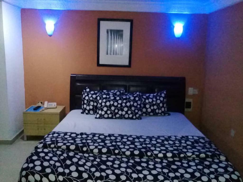 Theodawn Hotels @ Suite 29 Ikeja Kültér fotó